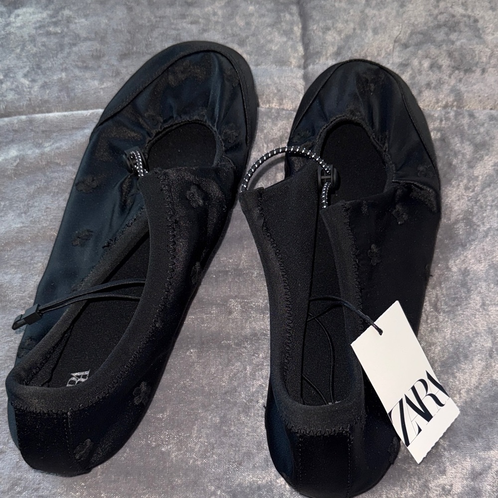 Zara Women's Black Floral Flats
